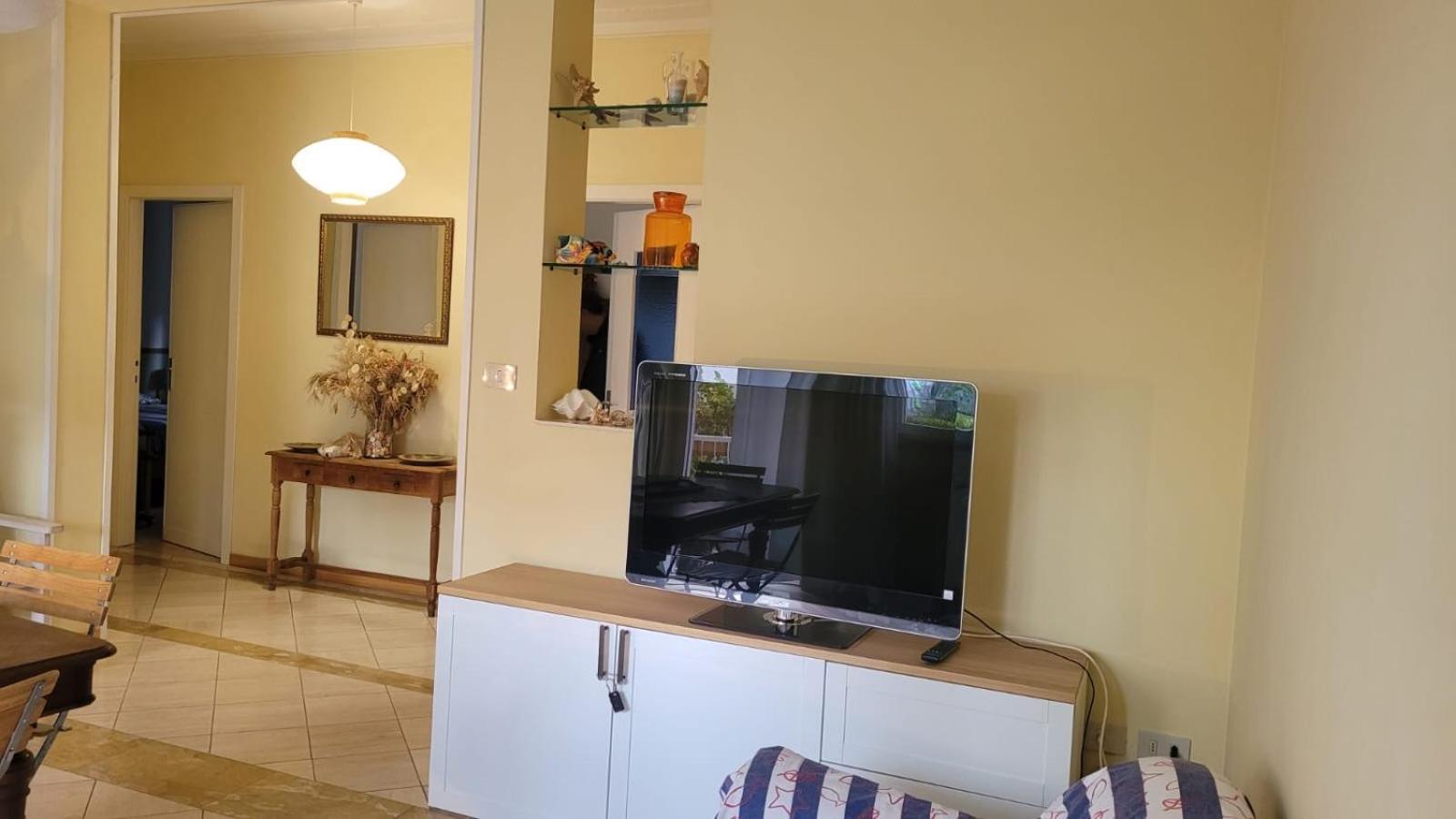 Appartamento Stella Marina A Due Passi Dal Mare E Dal Centro Marina Di Carrara Ngoại thất bức ảnh